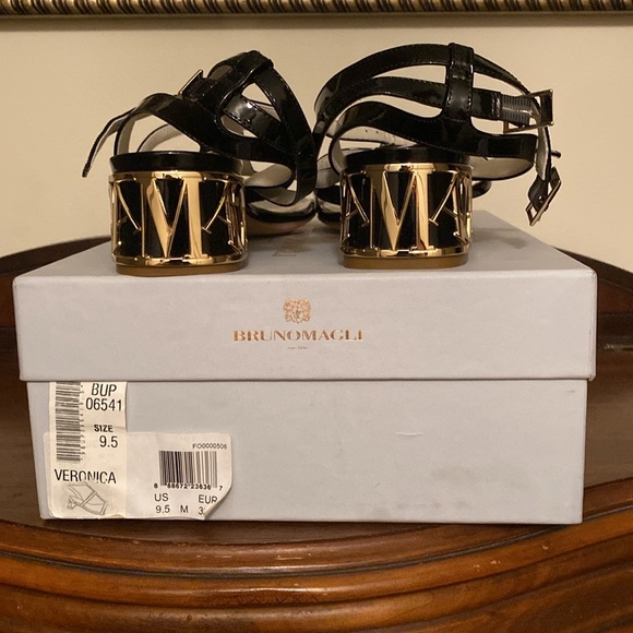 Designer beautiful Black Patent Leather sandals, Size 39.5. These are BNWT. - Picture 4 of 13